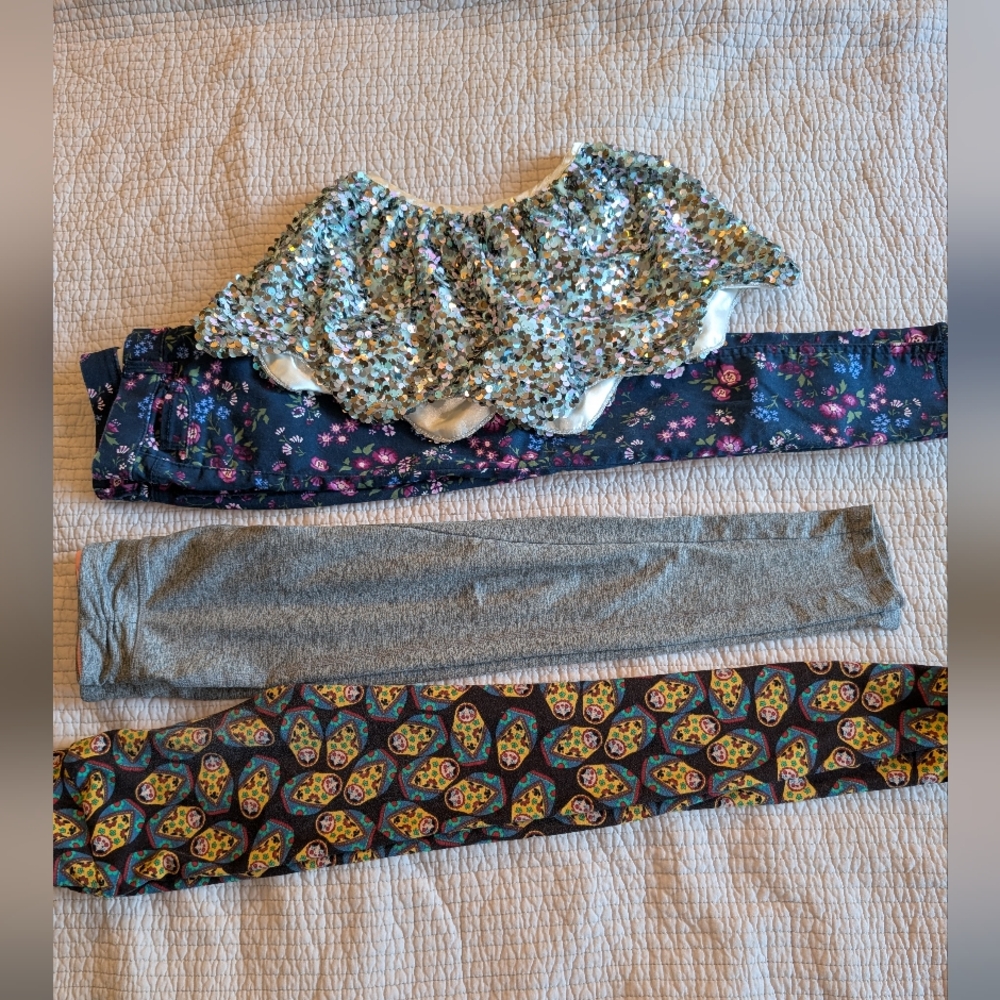 Box#30  ♨️ 5 For $30 ♨️  Three Leggings & One Sequinned Skirt Overlay